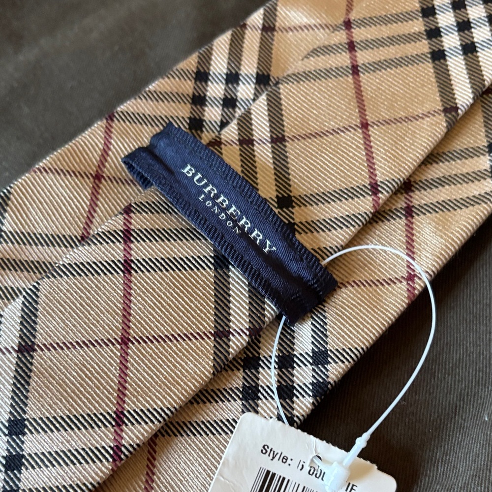 Burberry Tan Plaid Silk Men's Tie with Black & Red Accent - Picture 6 of 10